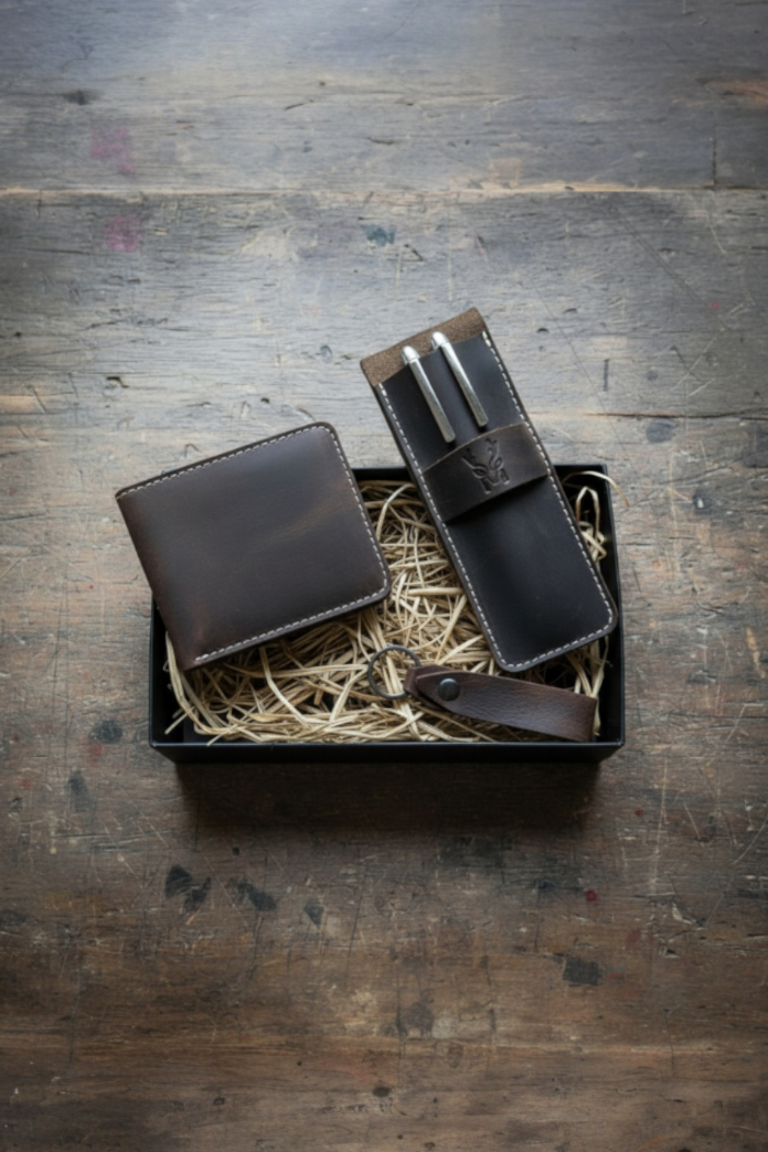 Hakiki Deri Hediye Seti: Cosmos Cüzdan + Zey Kalemlik + Mesa Anahtarlık