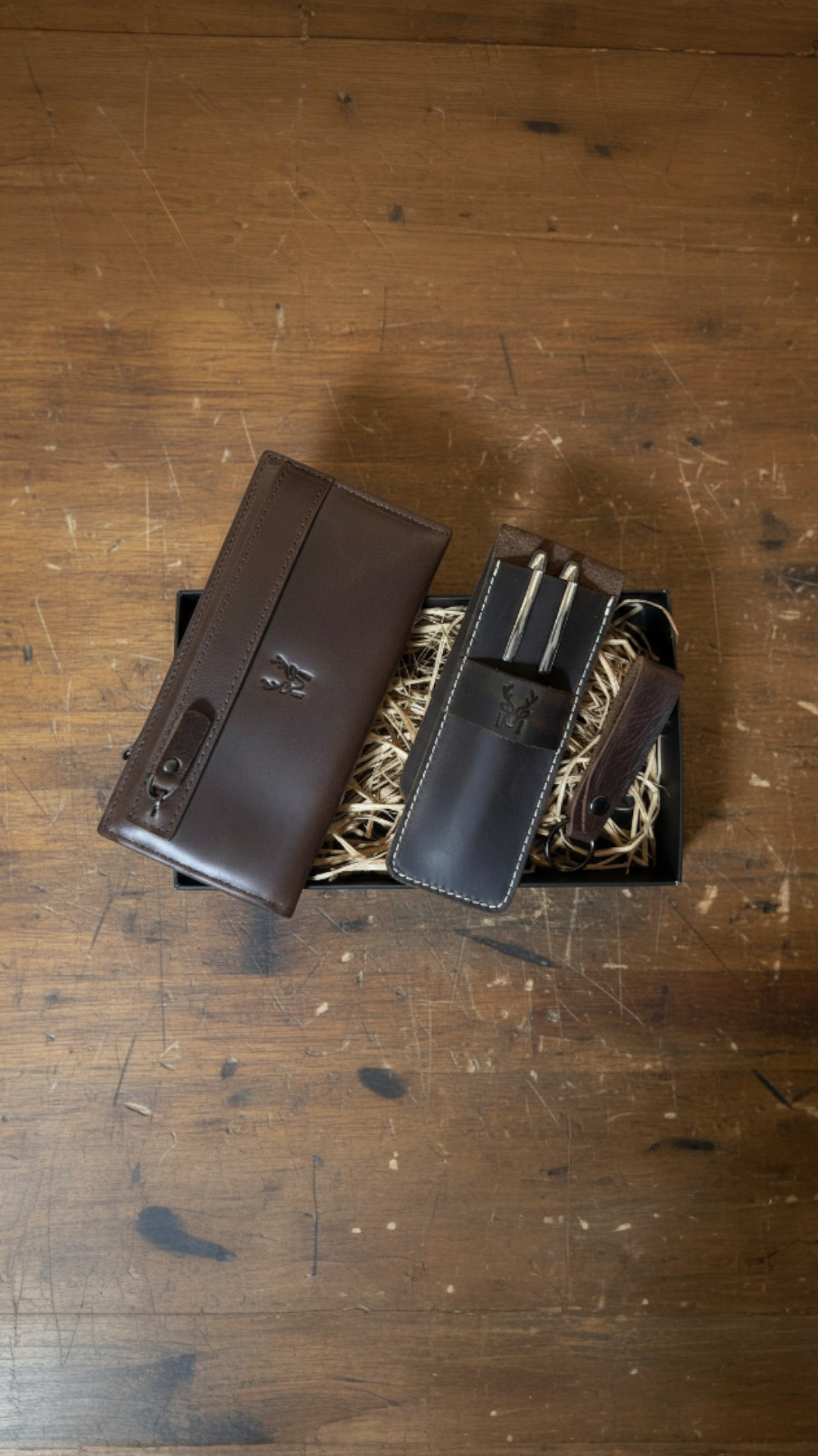 Hakiki Deri Hediye Seti – Mannu Uzun Cüzdan + Zey Kalemlik + Mesa Anahtarlık