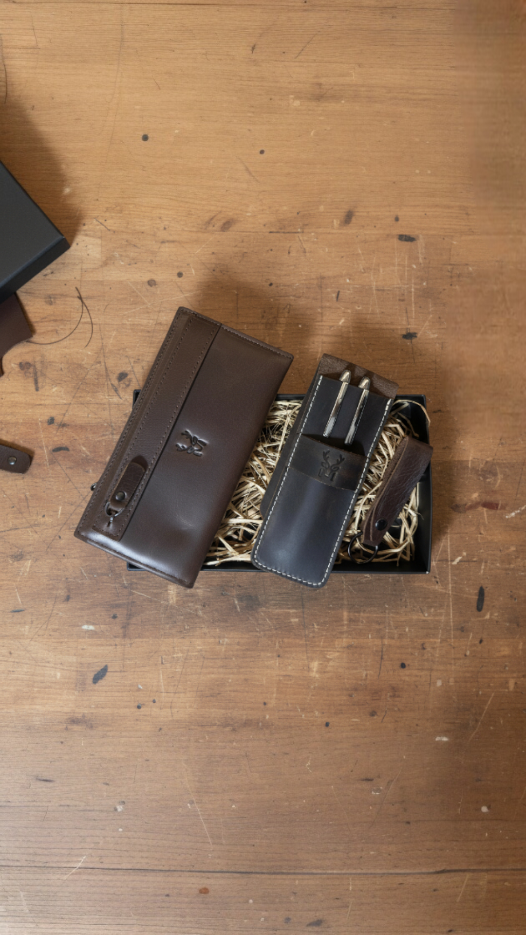 Hakiki Deri Hediye Seti – Mannu Uzun Cüzdan + Zey Kalemlik + Mesa Anahtarlık